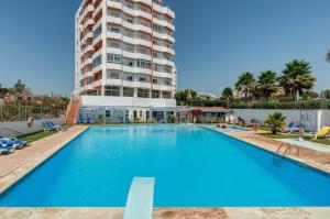 Completely renovated apt ☼ pool, parking, balcony