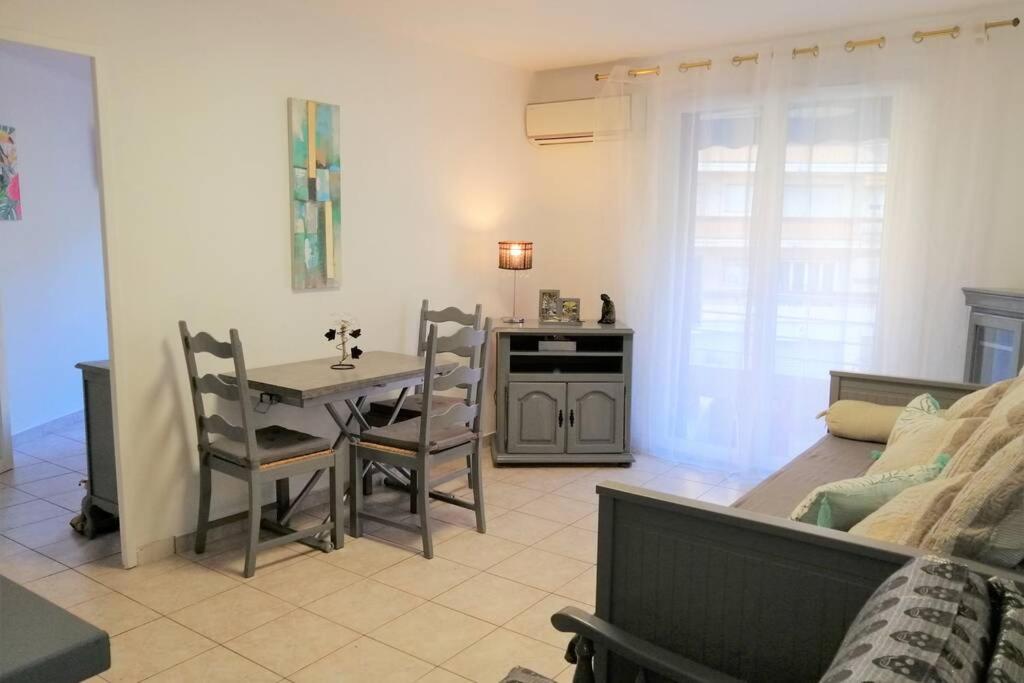 Appartement Confortable 3P très bien placé centre ville 2 Rue d'Alger 06600 Antibes