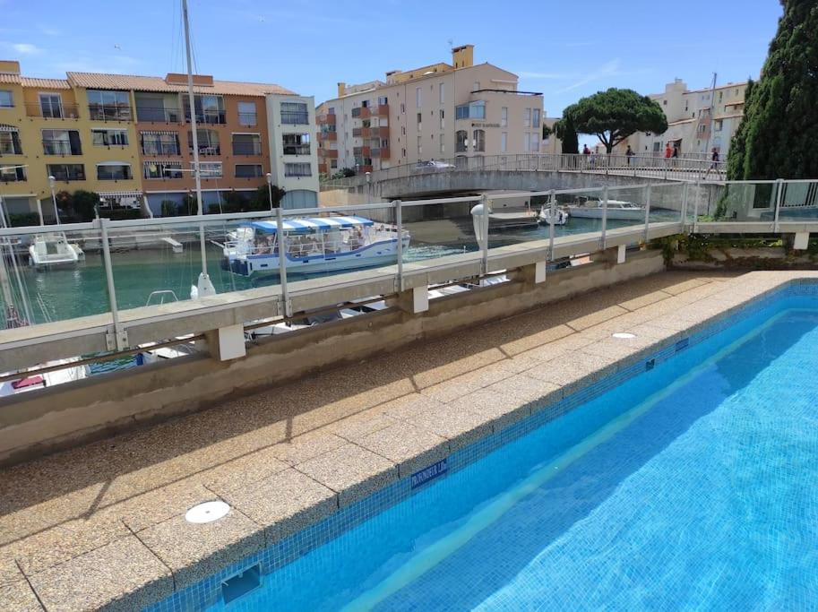 CONFORTABLE APPARTEMENT GRANDE TERRASSE PISCINE PARKING CLIM 106 résidence les pêcheurs 10 Rue de la Toison d'Or, 34300 Le Cap d\'Agde