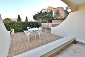 CONFORTABLE APPARTEMENT GRANDE TERRASSE PISCINE PARKING CLIM