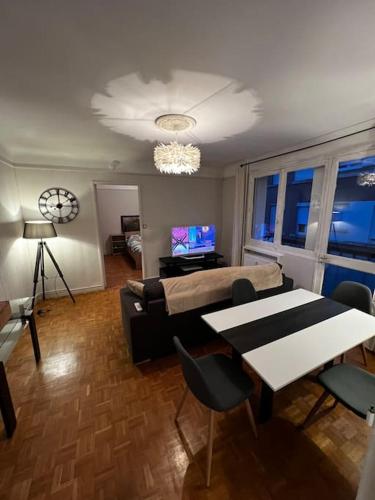 *Confortable / Centre-ville / lit king size*