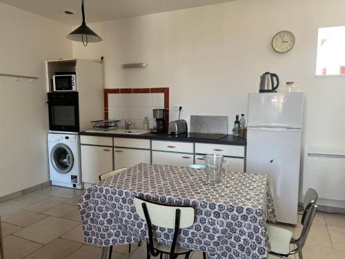 Appartement confortable en centre bourg Dingé france