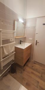 Appartement Consolat-Longchamps 1er étage, porte droite 102 Rue Consolat 13001 Marseille Provence-Alpes-Côte d\'Azur