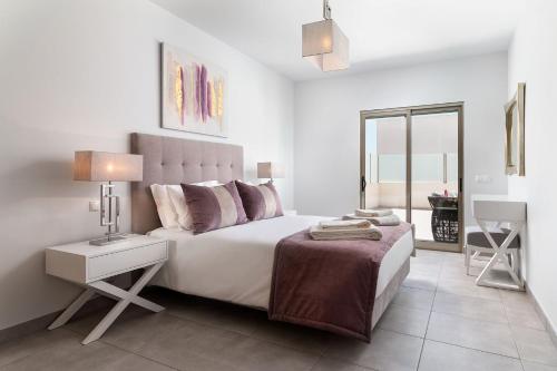 Contemporary 4 Bedroom Apartment in Vale de Parra