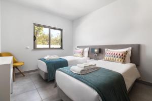 Contemporary 4 Bedroom Apartment in Vale de Parra