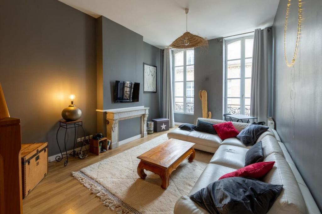 Contemporary Furnished Duplex With 3 Bedrooms Near All Amenities 24 Rue Mably, 33000 Bordeaux