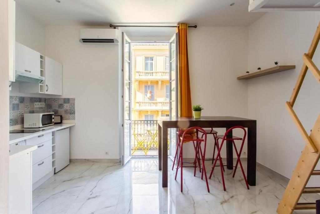 Appartement Contemporary Mezzanine Studio With Furnished Balcony 1 Rue Gioffredo 06000 Nice