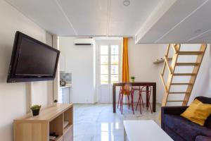 Contemporary Mezzanine Studio With Furnished Balcony