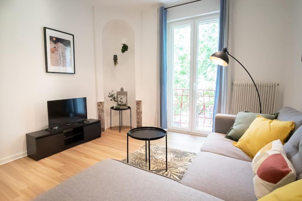Contemporary Sandy Flat - Terrace & Seaside
