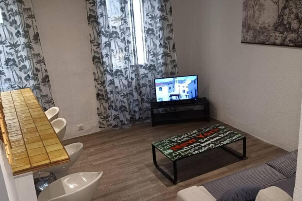 Appartement Coquet 2 pièces coeur Vieil Antibes 1 Rue Frédéric Isnard 06600 Antibes