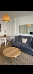 Appartement Coquet logement vu mer à 2 pas des plages 1er 12 Avenue Guy de Maupassant 06160 Antibes Provence-Alpes-Côte d\'Azur