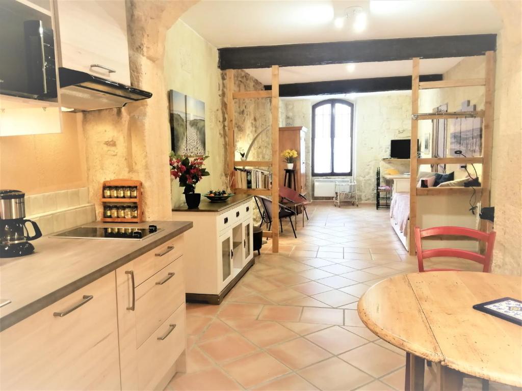 Appartement Coquet studio au pied des arènes, wifi 20 Rue Augustin Tardieu 13200 Arles