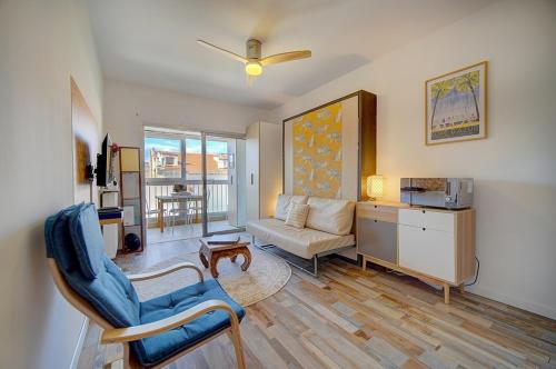 COQUET STUDIO MODERNE carre d'or!!! A0B182