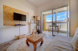 COQUET STUDIO MODERNE carre d'or!!! A0B182