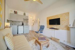 COQUET STUDIO MODERNE carre d'or!!! A0B182