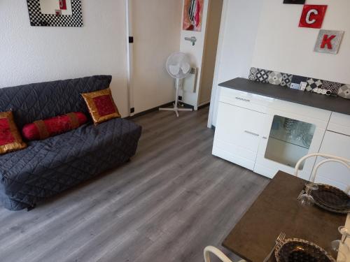 Coquet studio, vu port, 2 pers, piscine