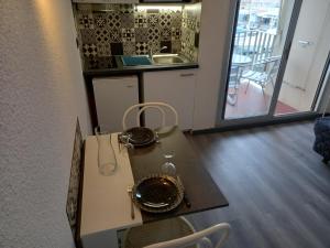 Coquet studio, vu port, 2 pers, piscine