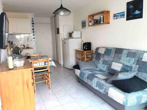 Coquet T2, quartier des quilles, climatisé, 300m des plages