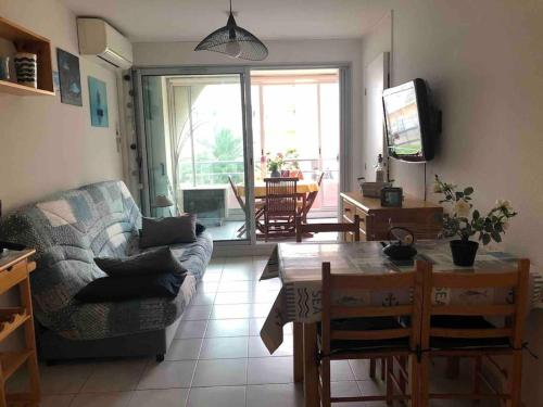 Coquet T2, quartier des quilles, climatisé, 300m des plages