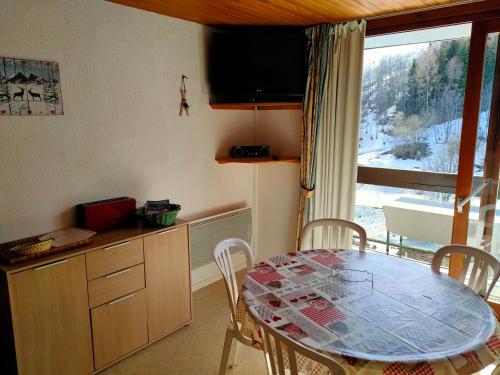 Corbier centre 32m2 balcon Sud vue pistes Vostok 9e étage Classé Tourisme et Label Qualité Hébergement déco Savoie