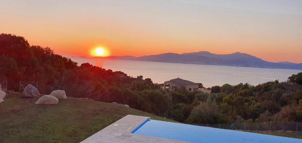 CORSE HOLISTIKA - Rez-de-jardin avec vue mer exceptionnelle et piscine magnifique Chemin de Tambonu, 20166 Pietrosella