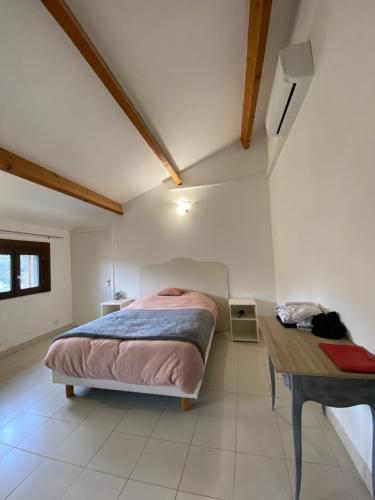 Corte Apparemment T3 en résidence privé