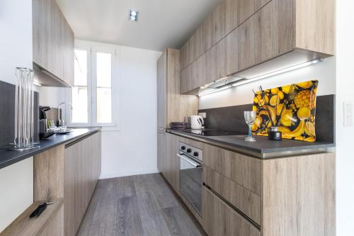 Cosy 1 Bdr near Garibaldi Square - Top Floor & AC