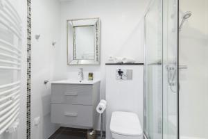 Cosy 1 Bdr near Garibaldi Square - Top Floor & AC
