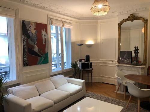 Cosy 2 room 50m2 Parisian classic flat - Passy, 16th arrondissement, near Eiffel Tower