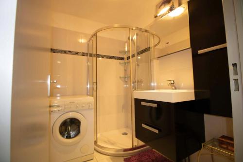 Cosy 35 M2 With Balcony In A Quiet Residence