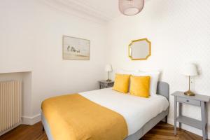 Appartement Cosy 4 bedrooms with Balcony - Champs Elysees 14 Rue de Tilsitt 75008 Paris Île-de-France