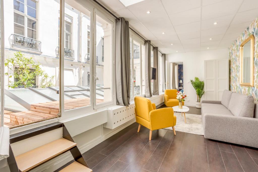 Appartement Cosy 5 bedrooms with patio - Louvre Museum 14 Rue Notre Dame des Victoires 75002 Paris