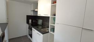 Cosy 50 m avec Piscine-Balcon vue sur la mer!
