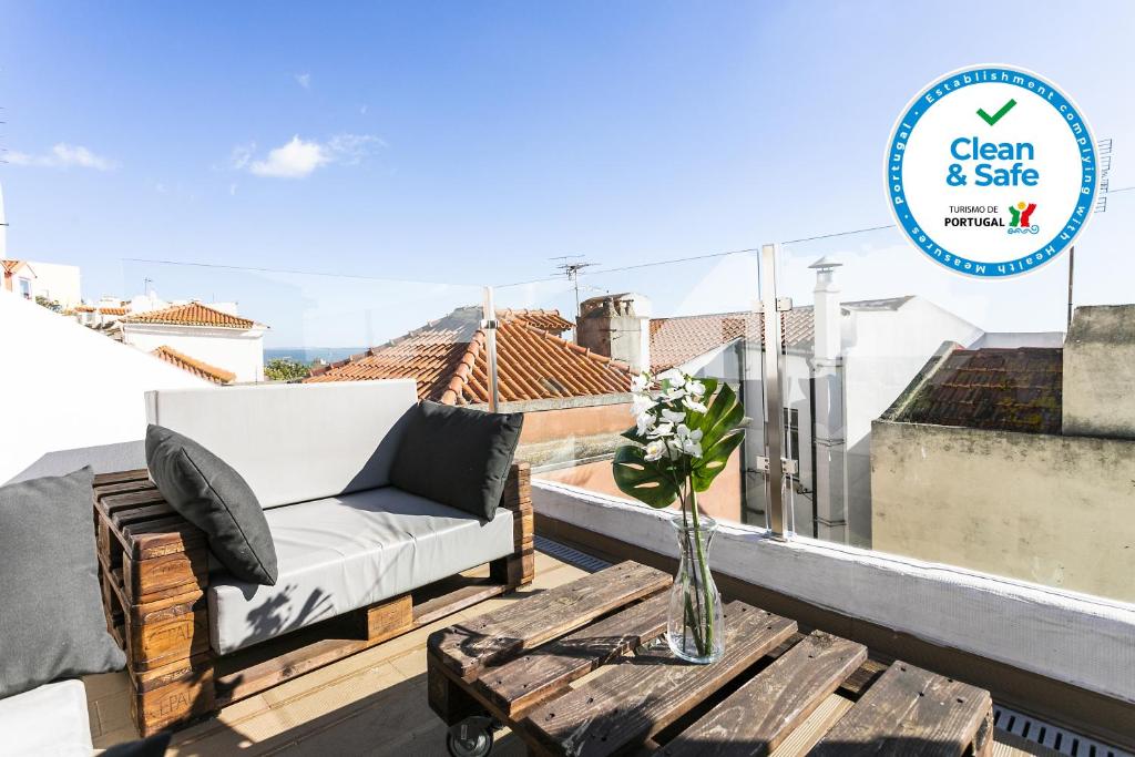 Cosy Alfama Hideout - with rooftop terrace Rua dos Corvos 2, 1100-405 Lisbonne