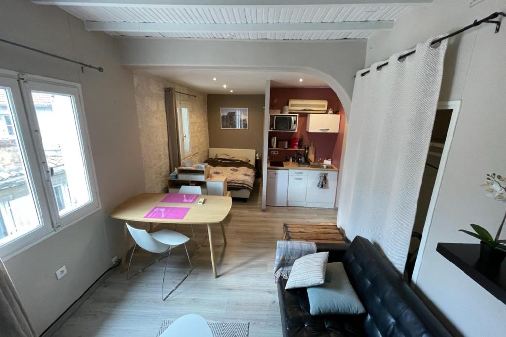 Appartement Cosy And Comfortable Studio For 2 In Avignon 29 Rue Des Trois Faucons 84000 Avignon