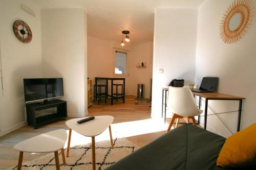 Cosy and renovated studio with balcony and view