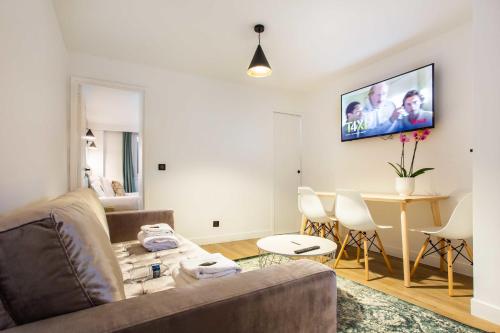 Cosy Apartment 2BR8P apartment - Tour Eiffel Champs de Mars 1A