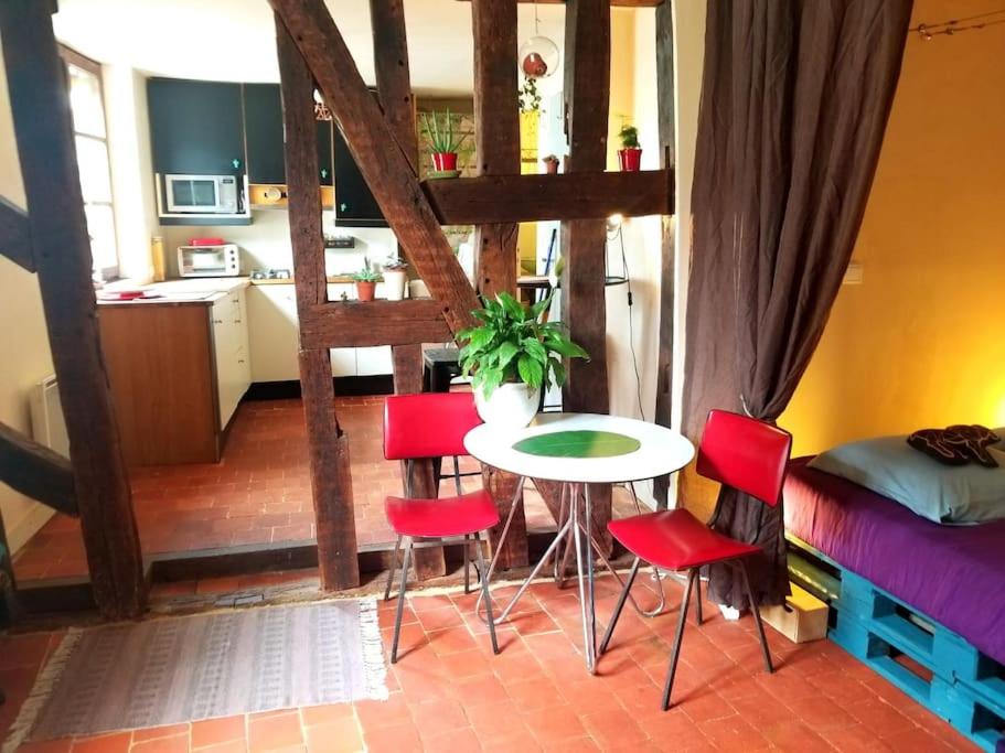 Appartement Cosy Apartment by the magical Marais de Bourges 124 Rue Edouard Vaillant 18000 Bourges