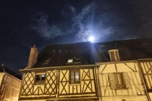 Cosy Apartment by the magical Marais de Bourges