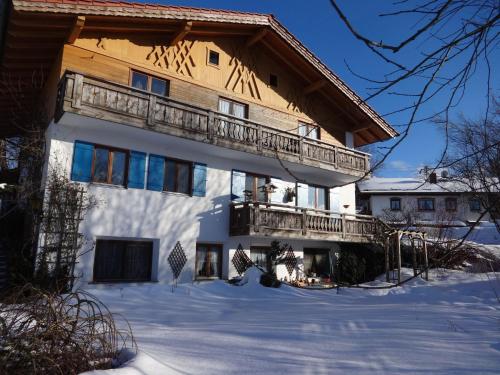 Cosy apartment in Bad Bayersoien with balcony