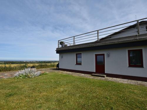 Cosy Apartment in Bastorf with Sea View