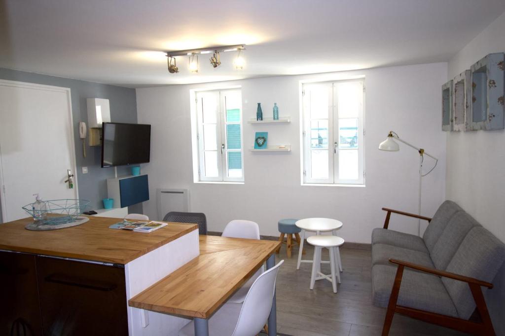 Cosy Apartment In The Center Of La Flotte 30 Rue Volcy Fèvre, 17630 La Flotte