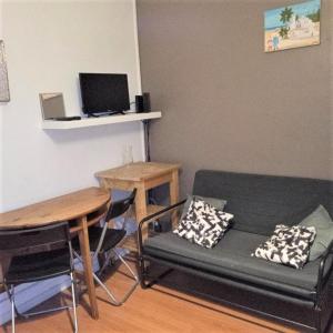 COSY APPARTEMENT ENTIER 2 PIECES A PARIS.