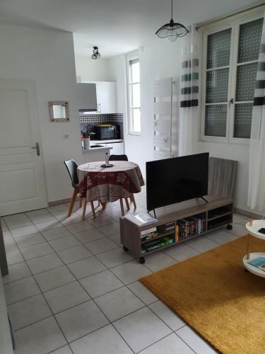 Appartement appartement cosy au calme et en centre ville 2ème étage 27 Avenue Charles de Gaulle Aix-les-Bains
