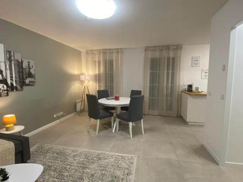 Cosy By DREAM APARTMENTS