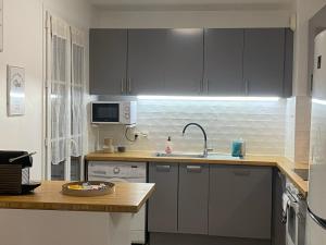 Cosy By DREAM APARTMENTS