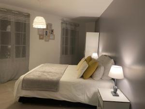 Cosy By DREAM APARTMENTS