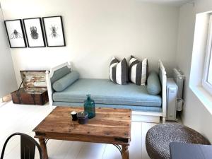 Cosy Camon Bolt-Hole