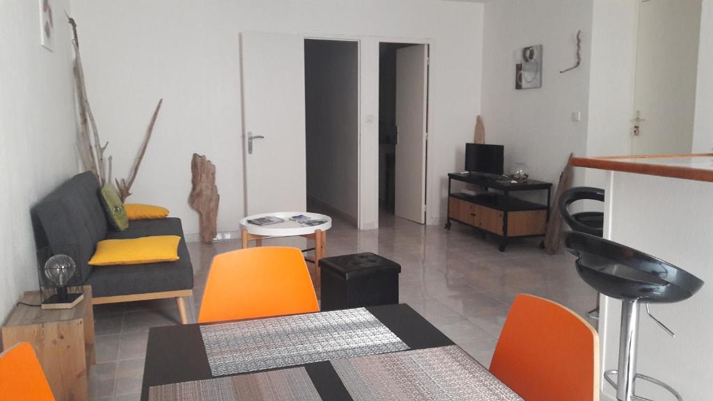 Appartement Cosy comme à la maison ambiance coquillage et bois flotté 11 Rue Basse 34300 Agde