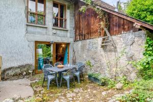 Cosy flat in an old farmhouse with garden in Seynod - Welkeys
